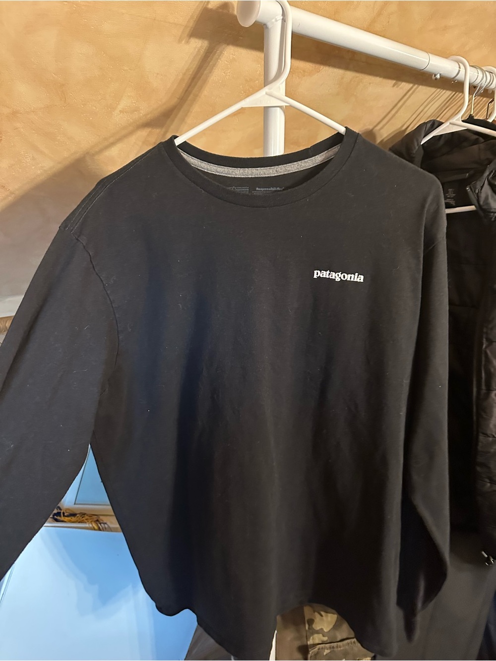 Patagonia P-6 Logo Long Sleeve Shirt Black Men’s Large